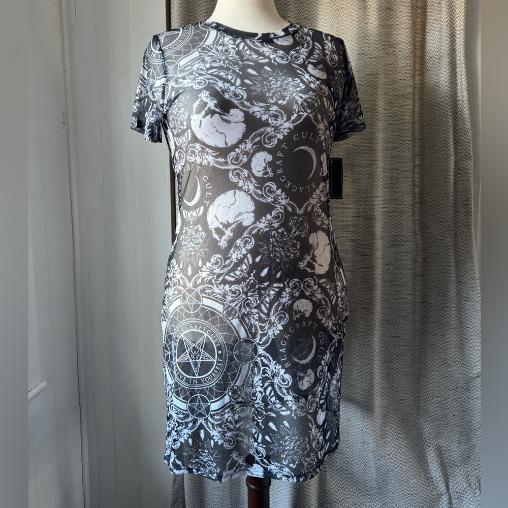Black & White Gothic Print Short Sleeve Dress